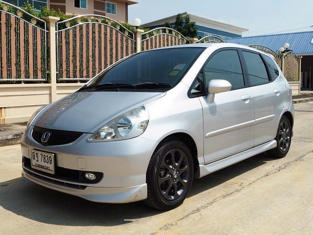 รถมือสอง HONDA JAZZ 2005 ขายอยู่บนเว็บไซต์ตลาดรถออนไลน์ GUCARS