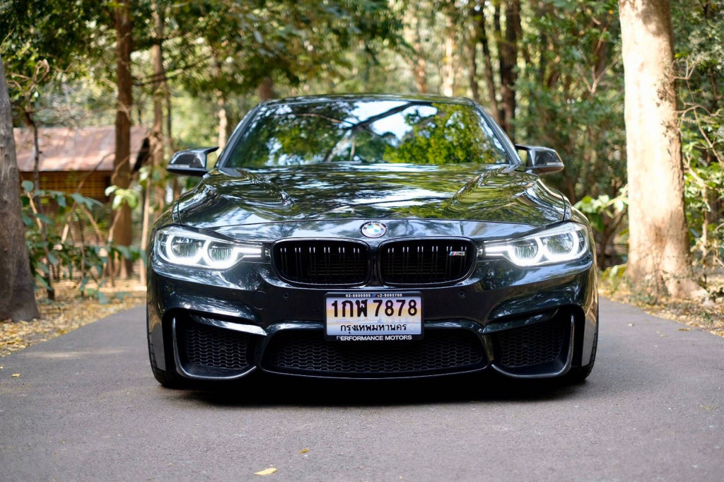 รถมือสอง BMW 330e 2018 ขายอยู่บนเว็บไซต์ตลาดรถออนไลน์ GUCARS