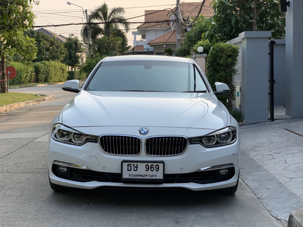 รถมือสอง BMW  BMW 330e Plug-in Hybrid Luxury (LCI) ปี 2017 2017 ขายอยู่บนเว็บไซต์ตลาดรถออนไลน์ GUCARS